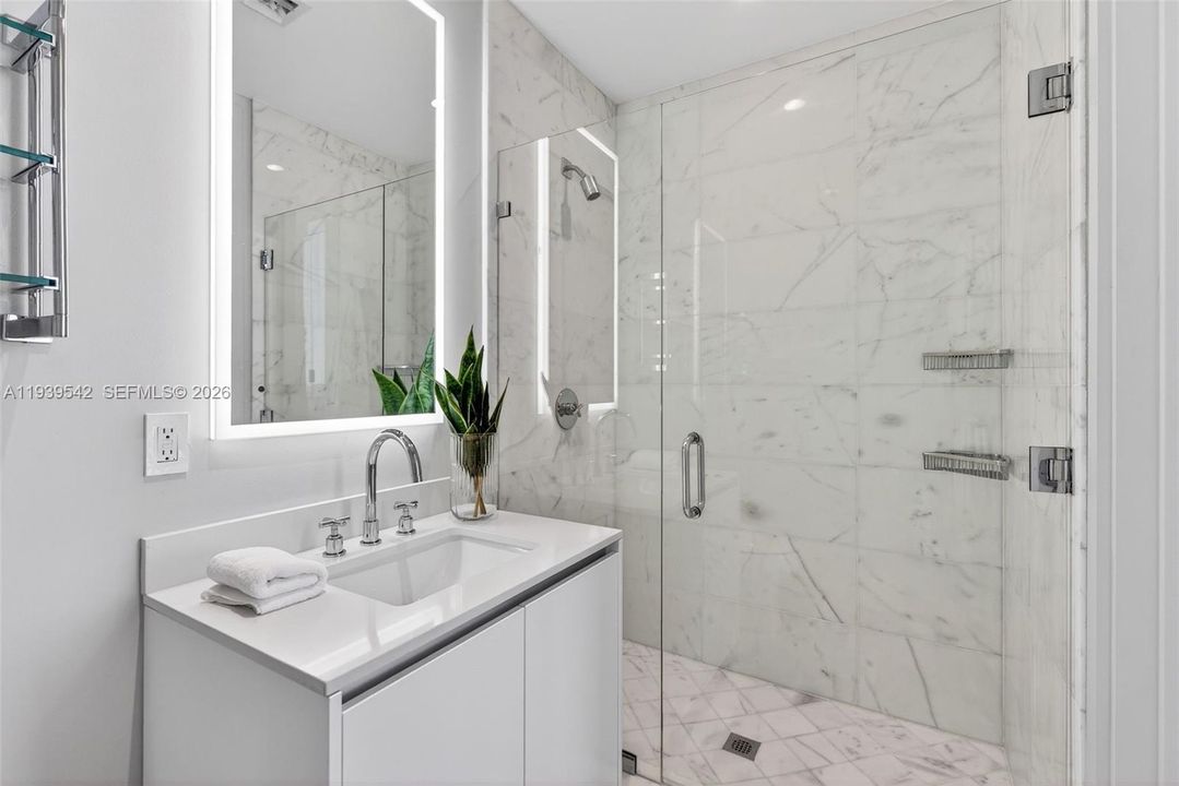 For Sale: $5,750,000 (3 beds, 3 baths, 2532 Square Feet)