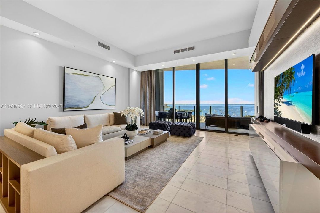 For Sale: $5,750,000 (3 beds, 3 baths, 2532 Square Feet)