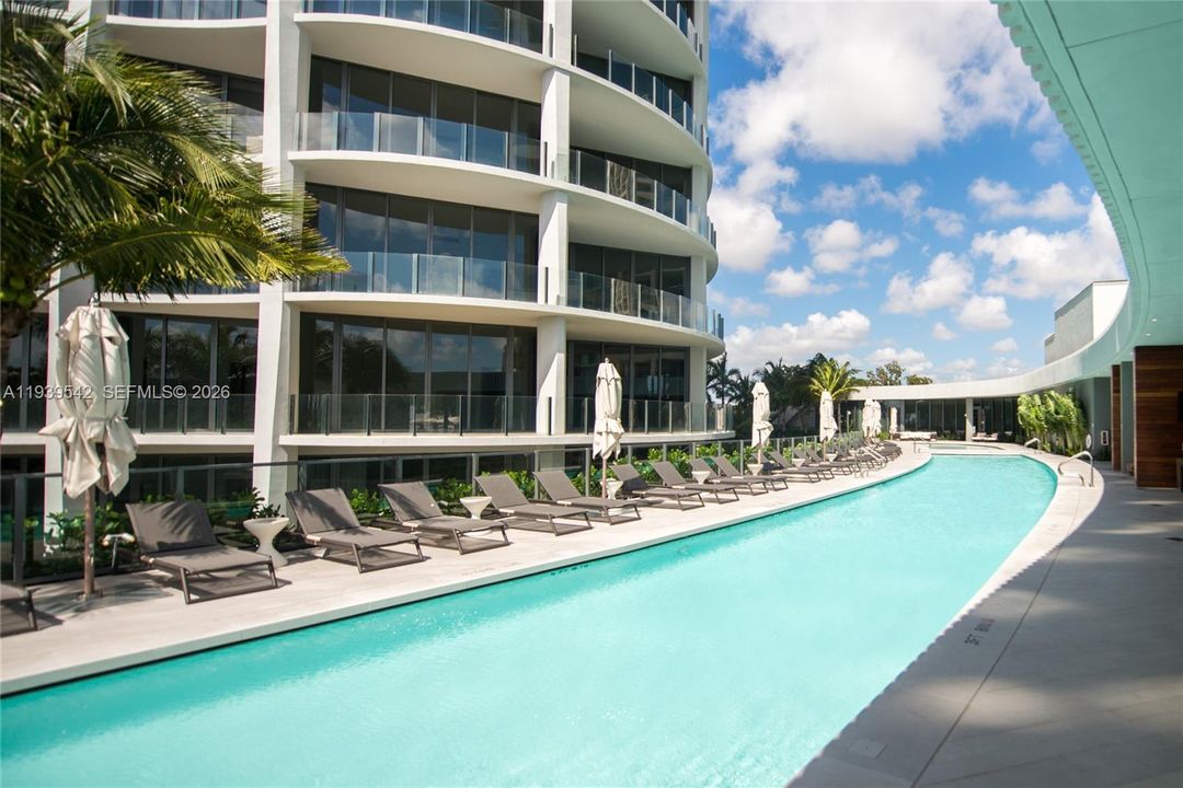 For Sale: $5,750,000 (3 beds, 3 baths, 2532 Square Feet)