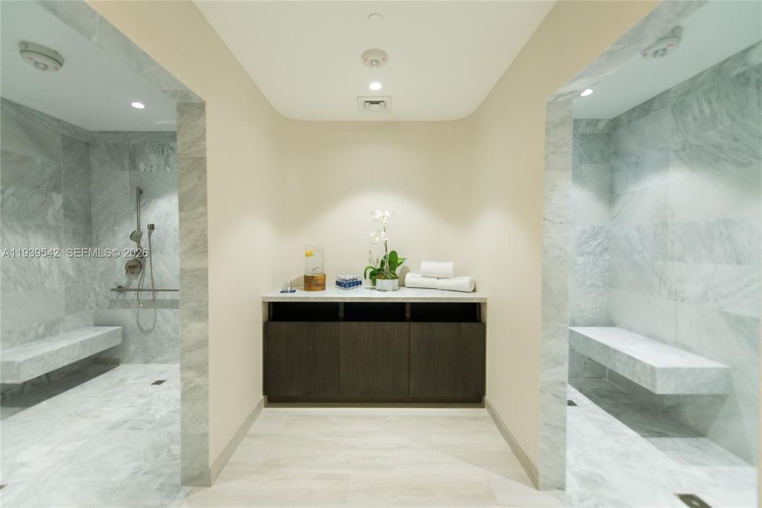 For Sale: $5,750,000 (3 beds, 3 baths, 2532 Square Feet)