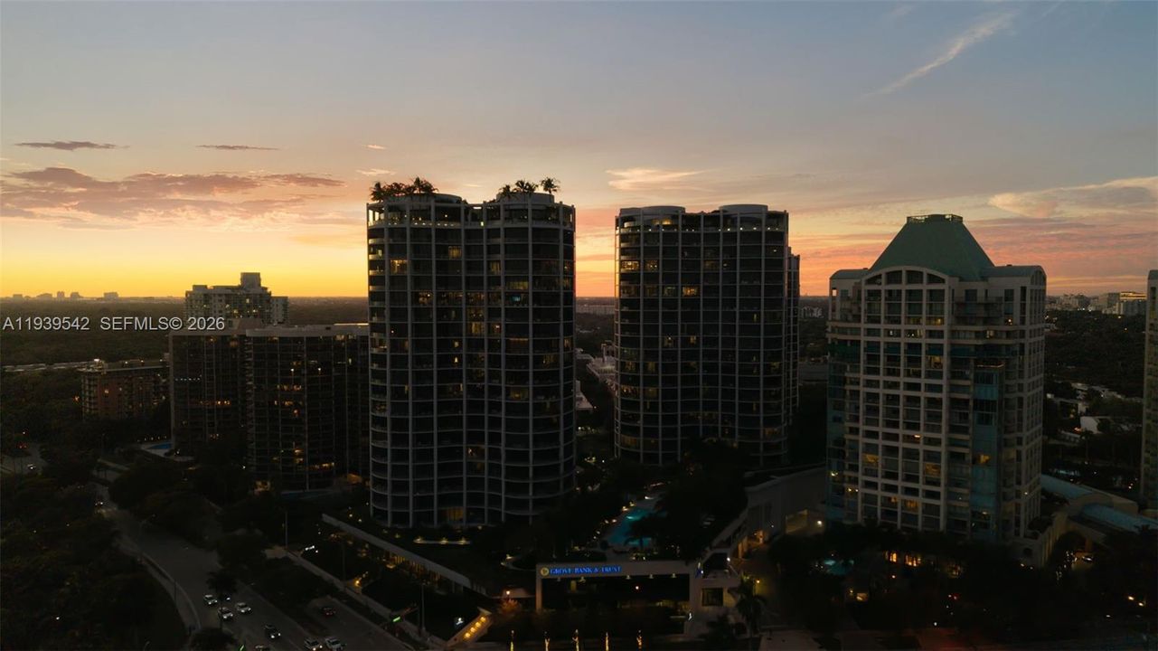 For Sale: $5,750,000 (3 beds, 3 baths, 2532 Square Feet)