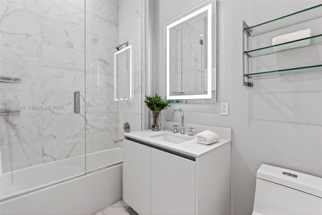 For Sale: $5,750,000 (3 beds, 3 baths, 2532 Square Feet)