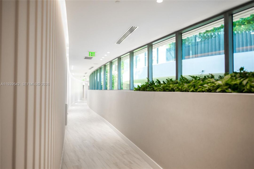 For Sale: $5,750,000 (3 beds, 3 baths, 2532 Square Feet)