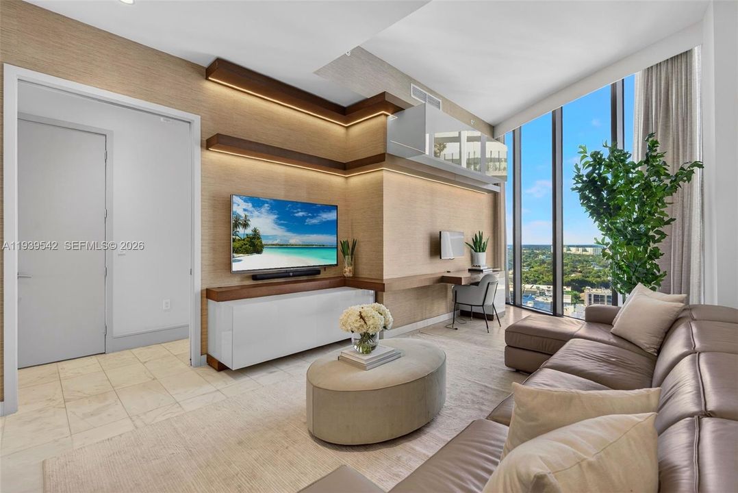 For Sale: $5,750,000 (3 beds, 3 baths, 2532 Square Feet)