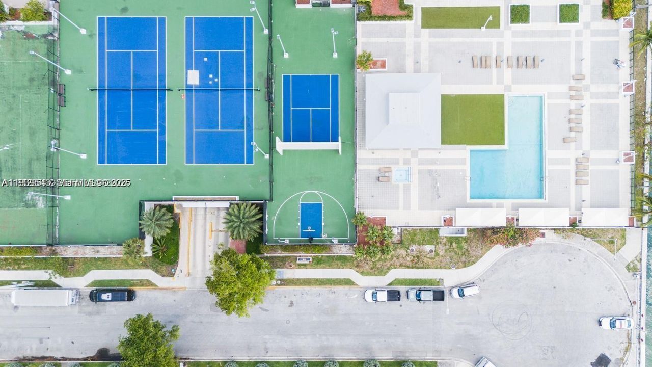 En Venta: $380,000 (1 camas, 2 baños, 955 Pies cuadrados)