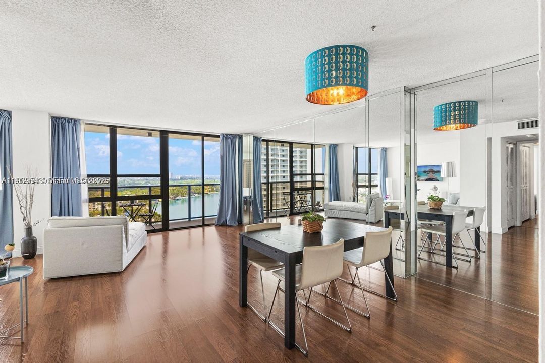 En Venta: $380,000 (1 camas, 2 baños, 955 Pies cuadrados)