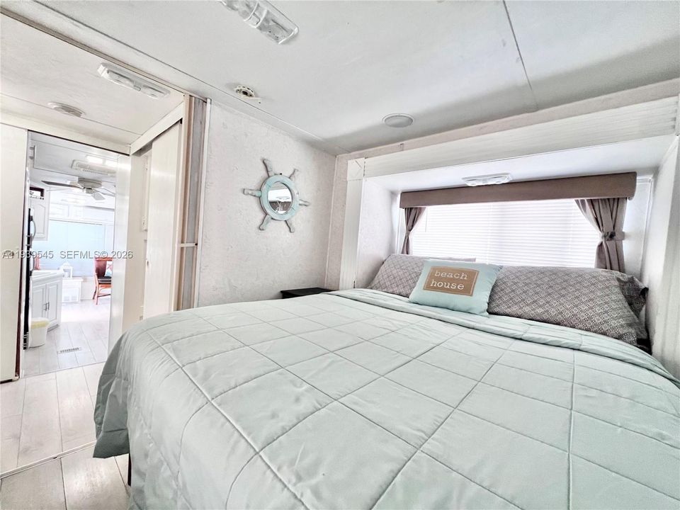 出租: $1,800 (1 贝兹, 1 浴室, 0 平方英尺)