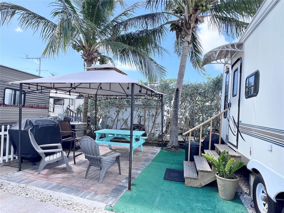 出租: $1,800 (1 贝兹, 1 浴室, 0 平方英尺)