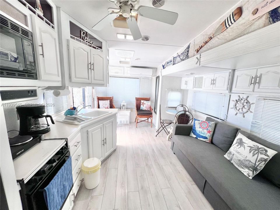 出租: $1,800 (1 贝兹, 1 浴室, 0 平方英尺)