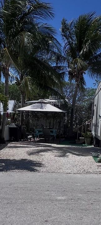 出租: $1,800 (1 贝兹, 1 浴室, 0 平方英尺)