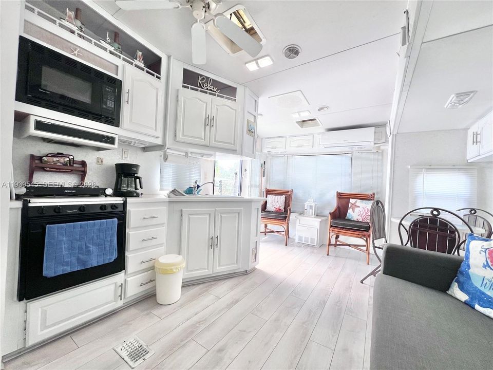 出租: $1,800 (1 贝兹, 1 浴室, 0 平方英尺)