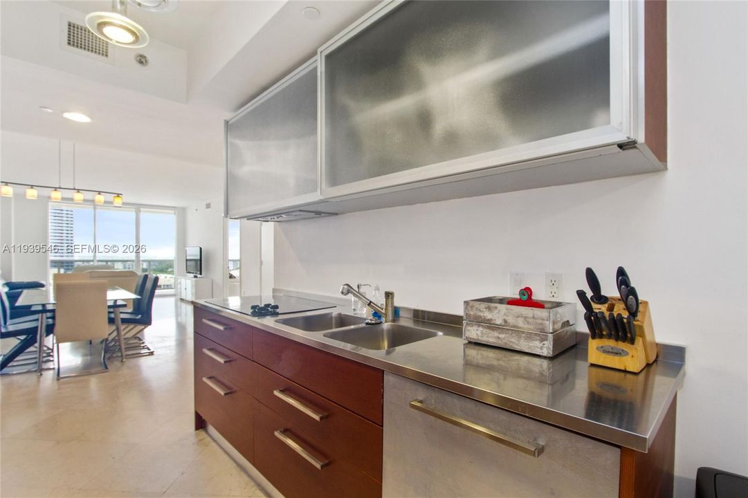 En Venta: $950,000 (3 camas, 3 baños, 1571 Pies cuadrados)