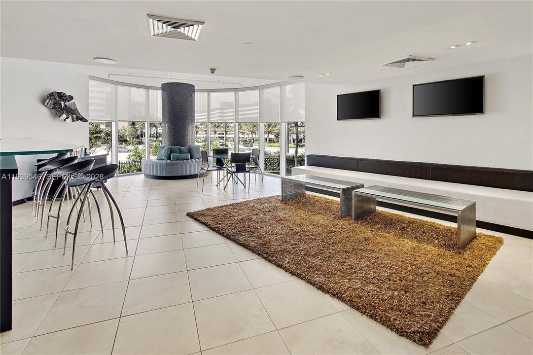 En Venta: $950,000 (3 camas, 3 baños, 1571 Pies cuadrados)