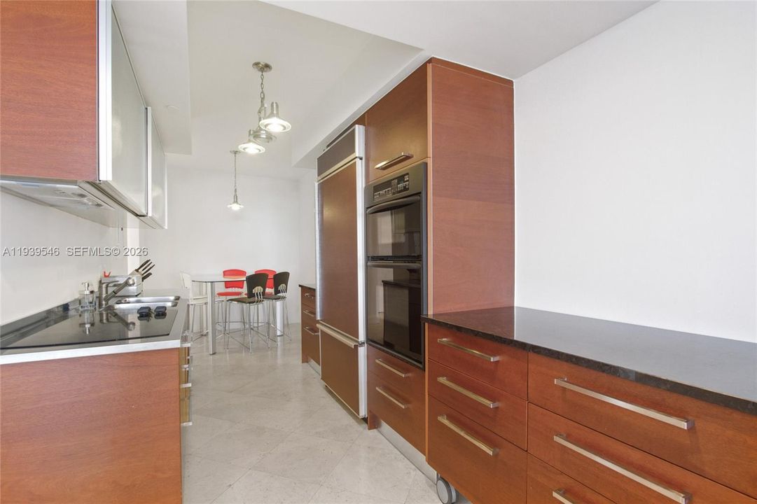 En Venta: $950,000 (3 camas, 3 baños, 1571 Pies cuadrados)