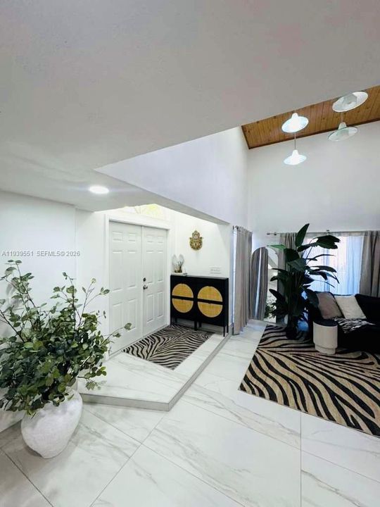 En Renta: $4,300 (4 camas, 2 baños, 2004 Pies cuadrados)