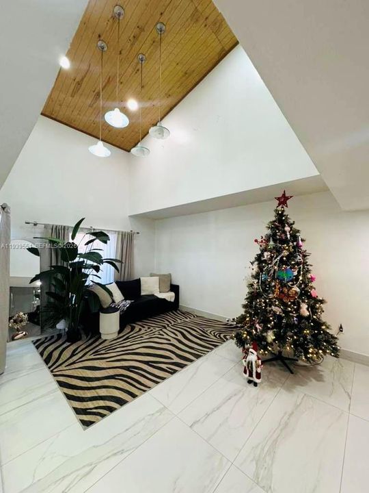 En Renta: $4,300 (4 camas, 2 baños, 2004 Pies cuadrados)