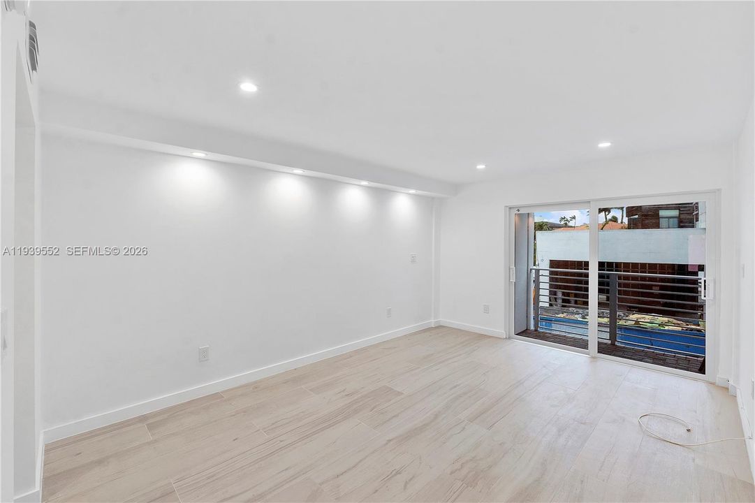 待售: $699,000 (1 贝兹, 1 浴室, 620 平方英尺)