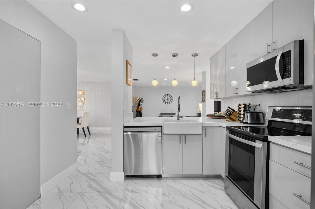 For Sale: $335,000 (2 beds, 2 baths, 1143 Square Feet)