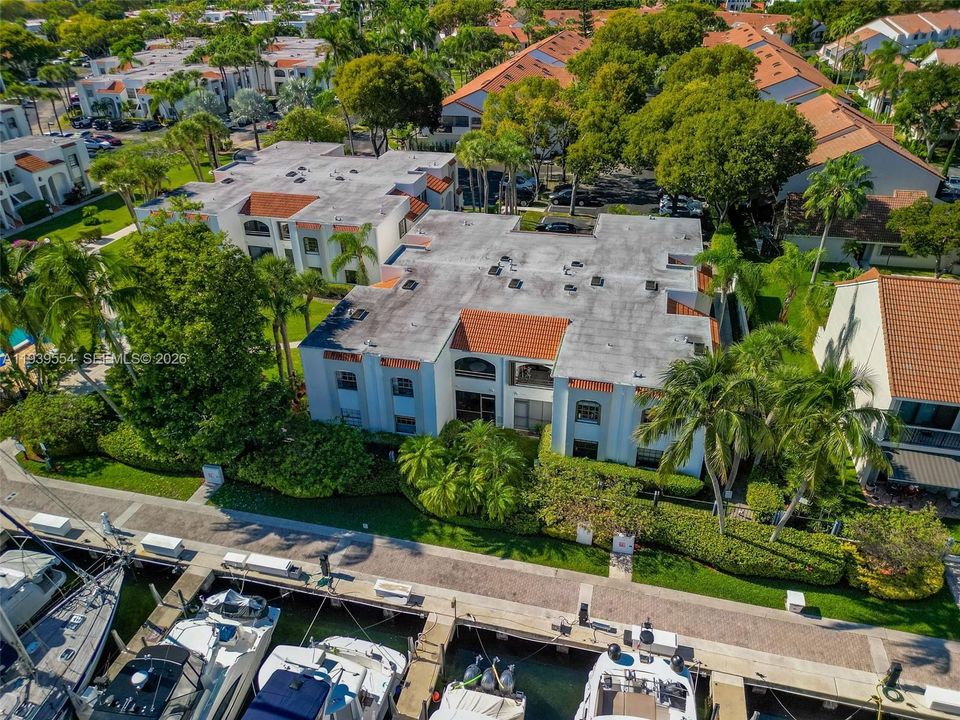 For Sale: $335,000 (2 beds, 2 baths, 1143 Square Feet)