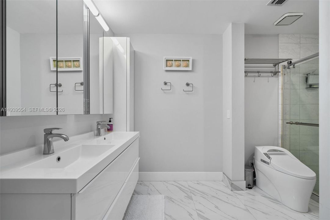 For Sale: $335,000 (2 beds, 2 baths, 1143 Square Feet)