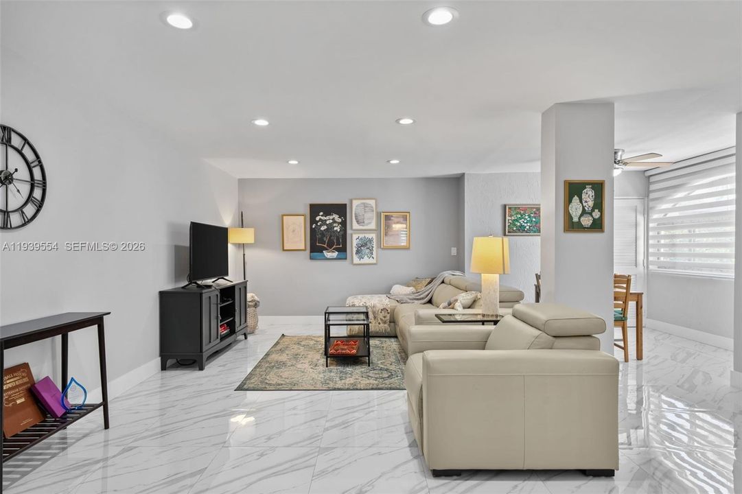 For Sale: $335,000 (2 beds, 2 baths, 1143 Square Feet)