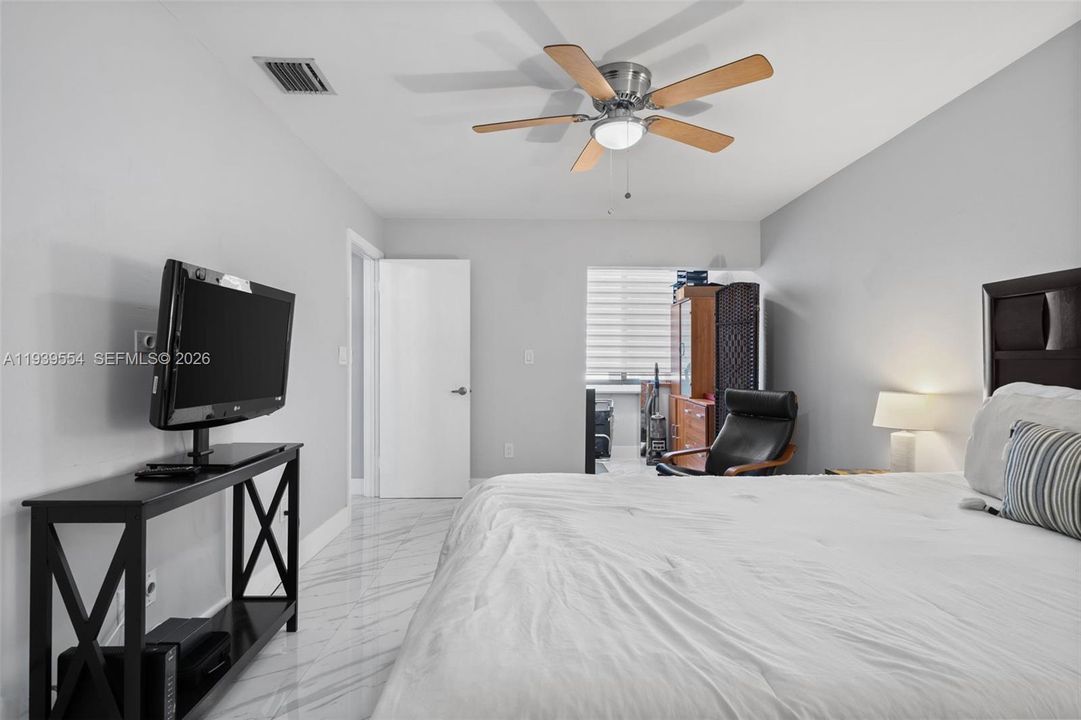 For Sale: $335,000 (2 beds, 2 baths, 1143 Square Feet)