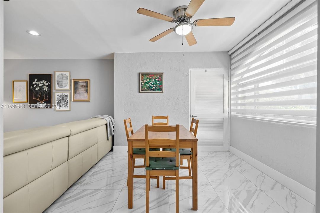 For Sale: $335,000 (2 beds, 2 baths, 1143 Square Feet)