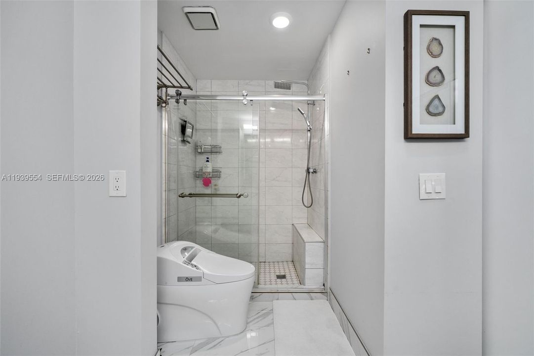 For Sale: $335,000 (2 beds, 2 baths, 1143 Square Feet)