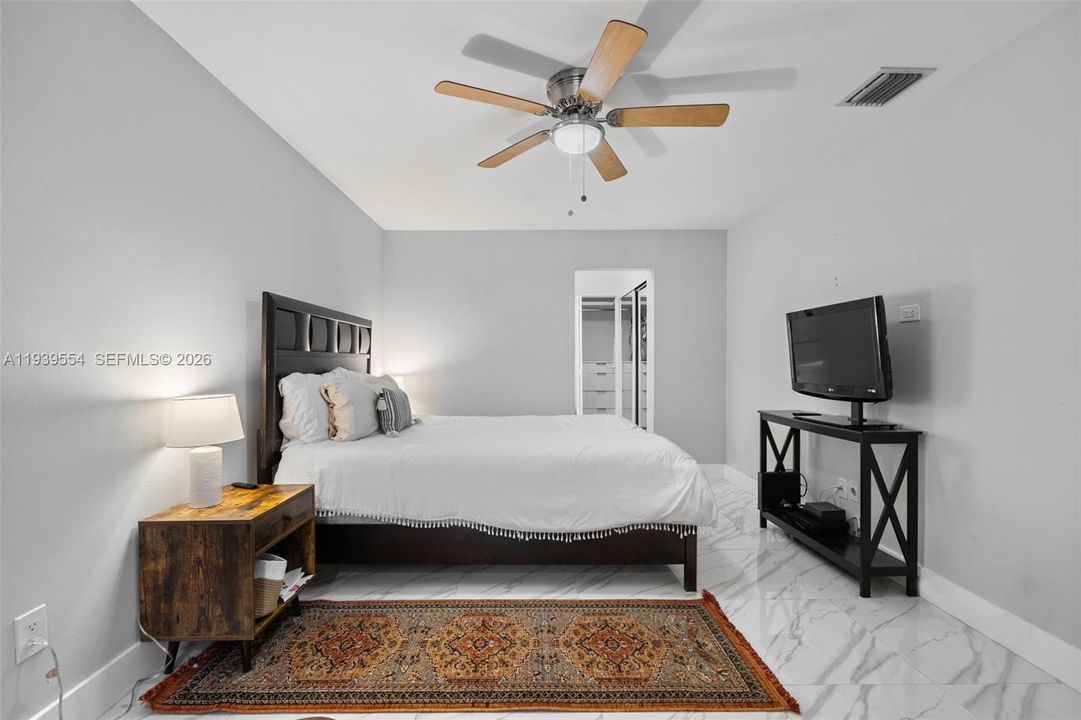 For Sale: $335,000 (2 beds, 2 baths, 1143 Square Feet)