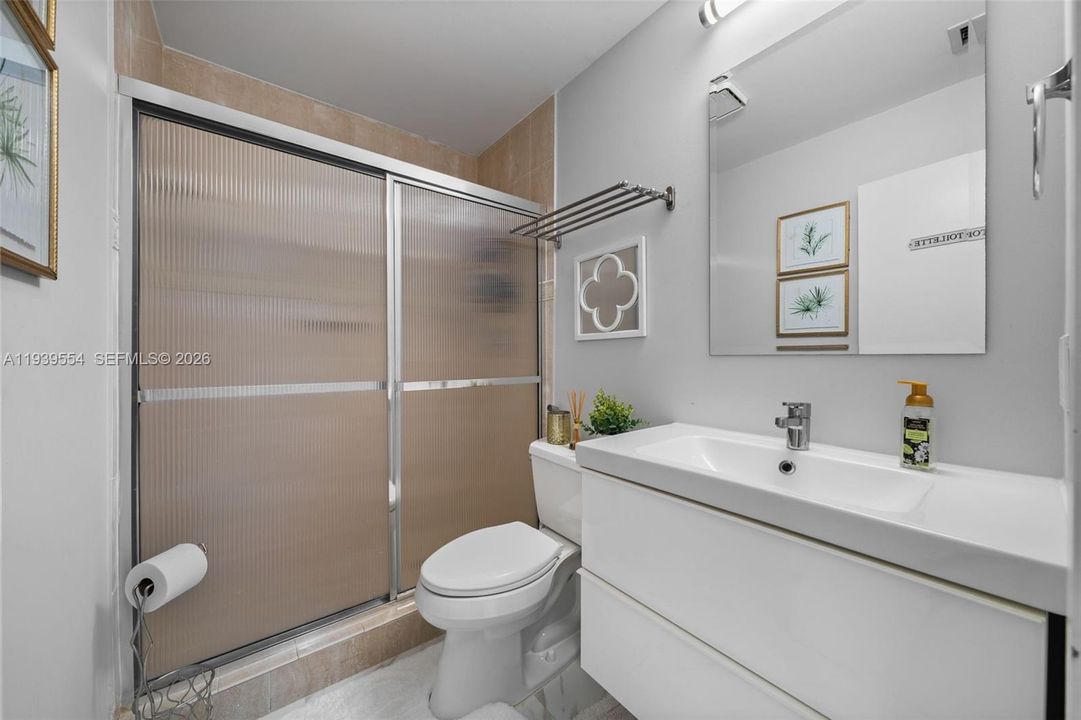 For Sale: $335,000 (2 beds, 2 baths, 1143 Square Feet)