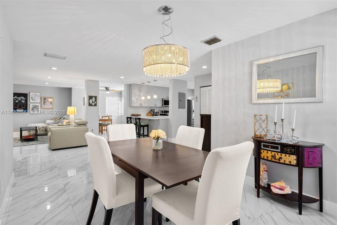 For Sale: $335,000 (2 beds, 2 baths, 1143 Square Feet)