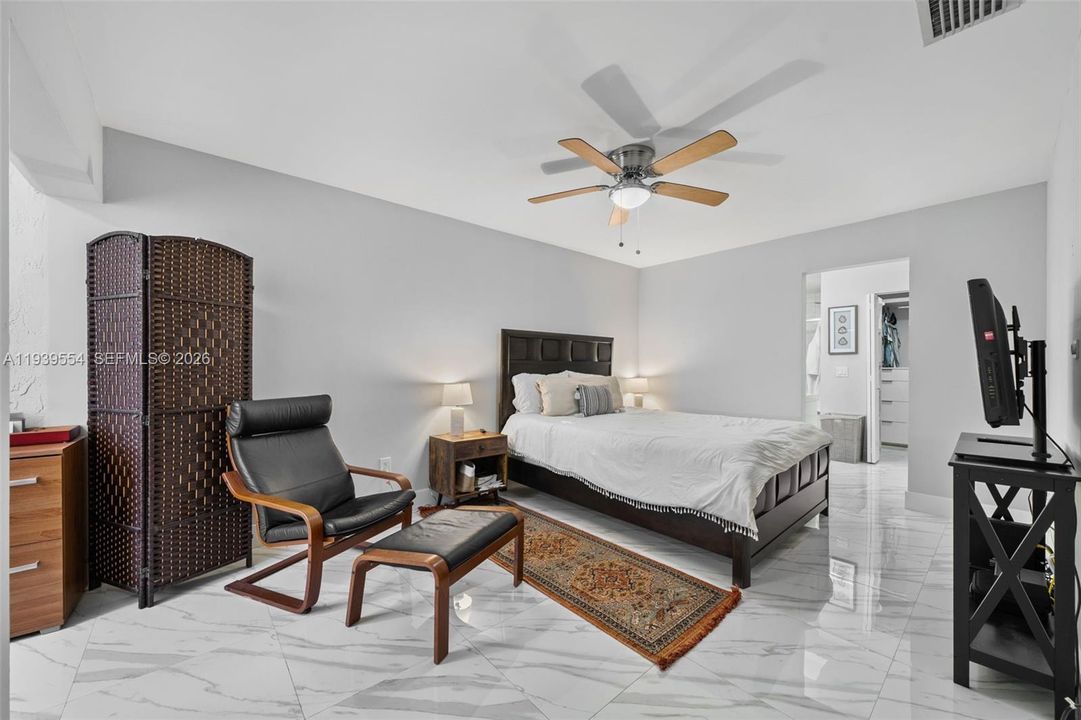 For Sale: $335,000 (2 beds, 2 baths, 1143 Square Feet)