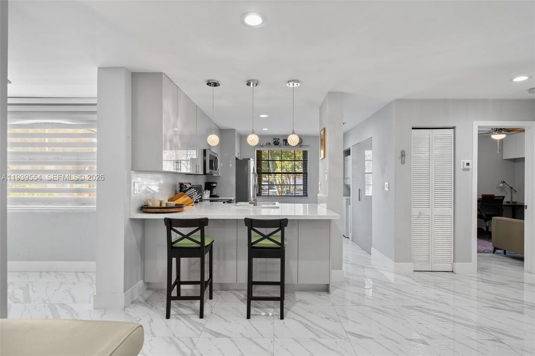 For Sale: $335,000 (2 beds, 2 baths, 1143 Square Feet)