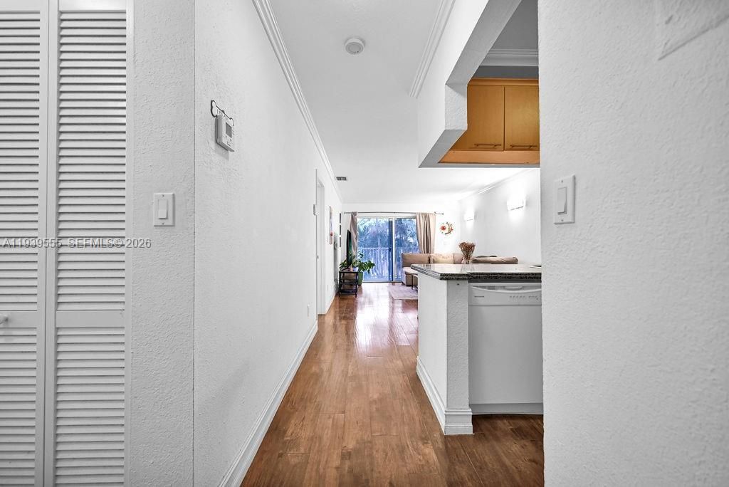 出租: $2,150 (1 贝兹, 1 浴室, 709 平方英尺)