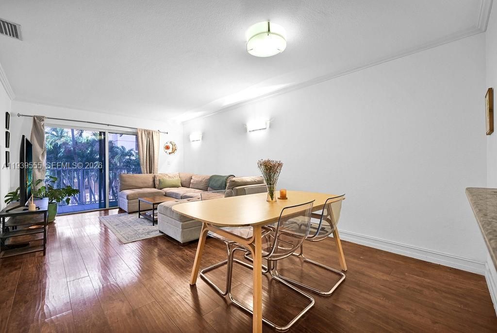 出租: $2,150 (1 贝兹, 1 浴室, 709 平方英尺)