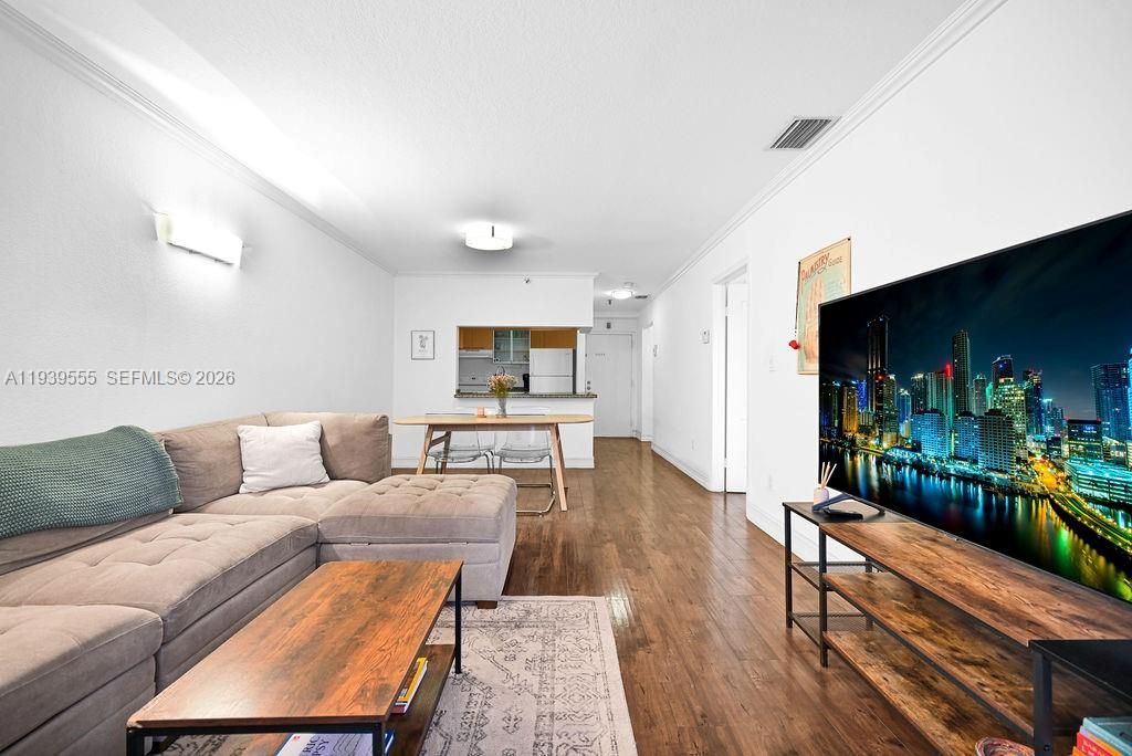 出租: $2,150 (1 贝兹, 1 浴室, 709 平方英尺)