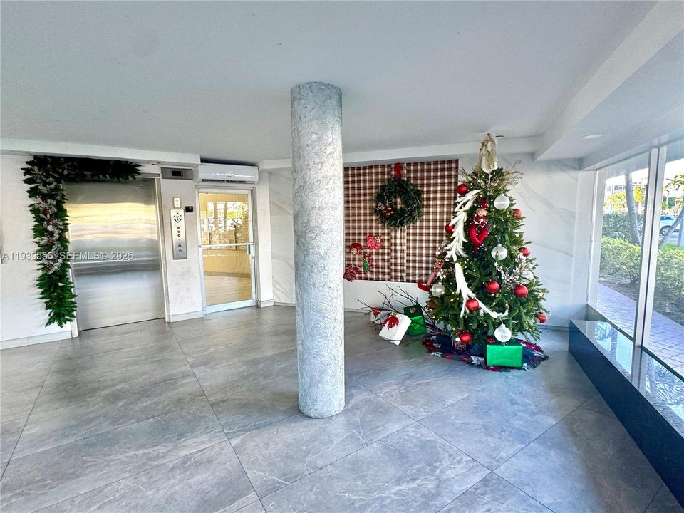 出租: $1,700 (1 贝兹, 1 浴室, 816 平方英尺)