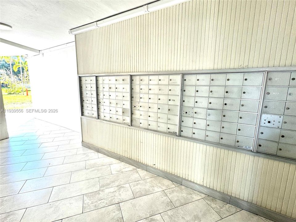 出租: $1,700 (1 贝兹, 1 浴室, 816 平方英尺)