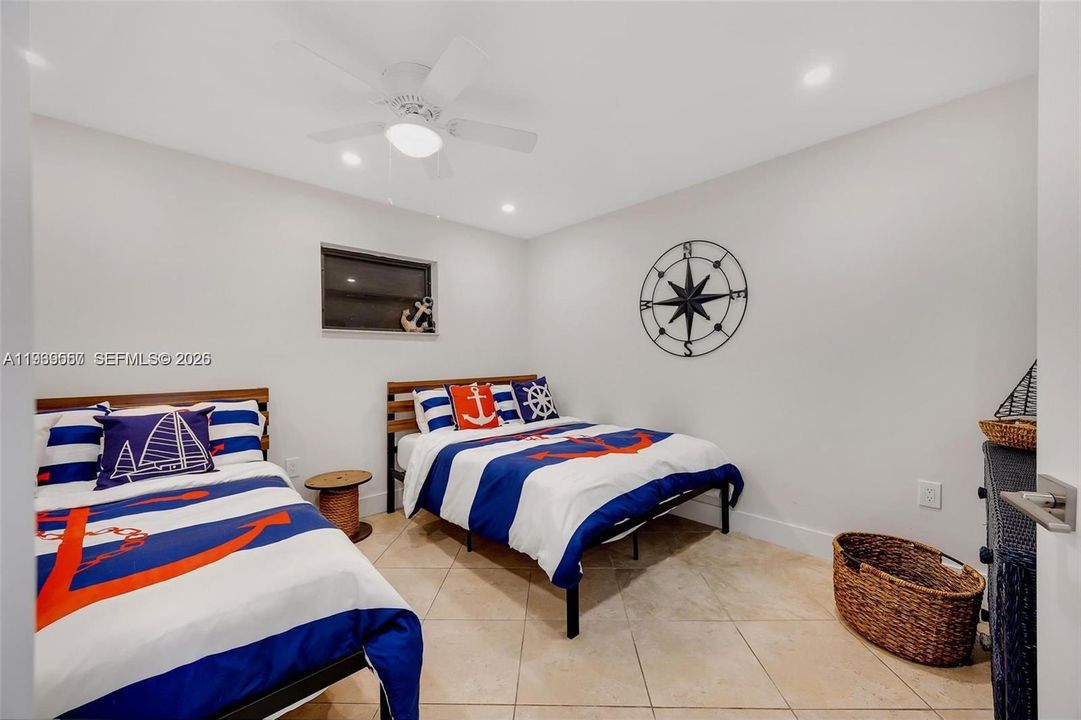 На продажу: $1,350,000 (3 спален, 2 ванн, 1841 Квадратных фут)