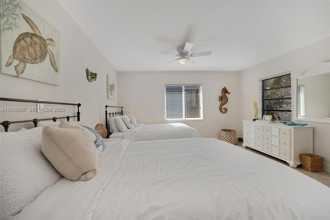 На продажу: $1,350,000 (3 спален, 2 ванн, 1841 Квадратных фут)