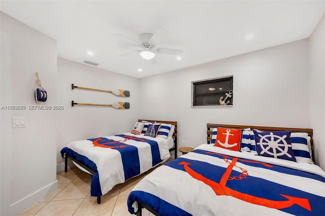 На продажу: $1,350,000 (3 спален, 2 ванн, 1841 Квадратных фут)