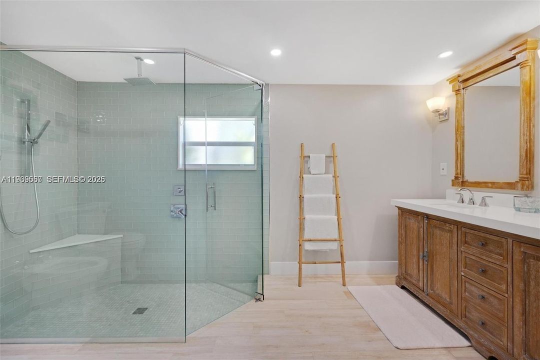 На продажу: $1,350,000 (3 спален, 2 ванн, 1841 Квадратных фут)