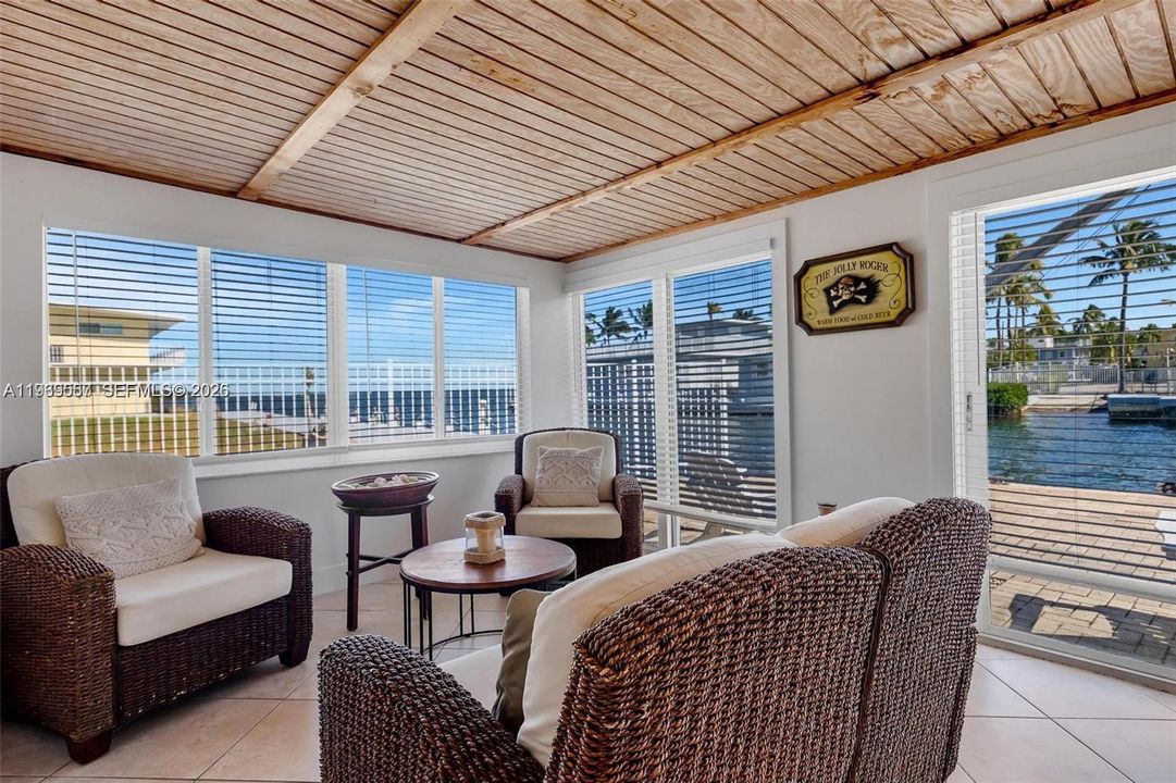 На продажу: $1,350,000 (3 спален, 2 ванн, 1841 Квадратных фут)