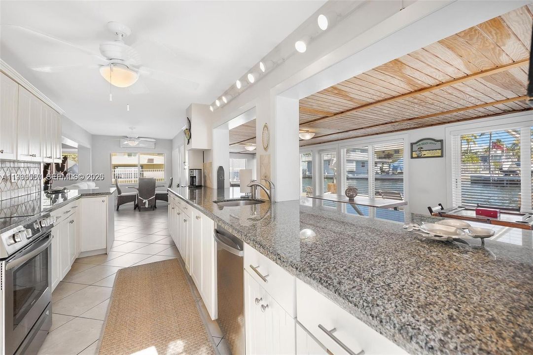 На продажу: $1,350,000 (3 спален, 2 ванн, 1841 Квадратных фут)