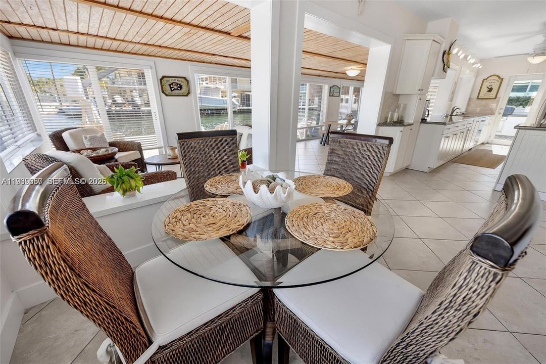 На продажу: $1,350,000 (3 спален, 2 ванн, 1841 Квадратных фут)