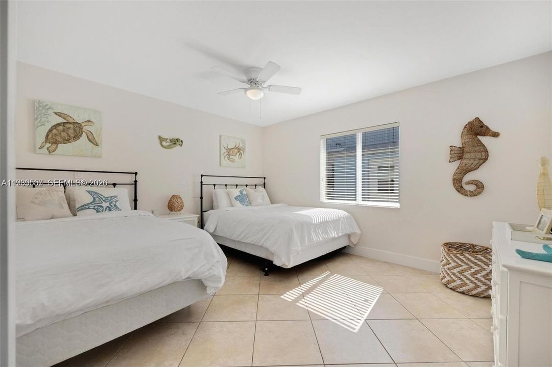 На продажу: $1,350,000 (3 спален, 2 ванн, 1841 Квадратных фут)