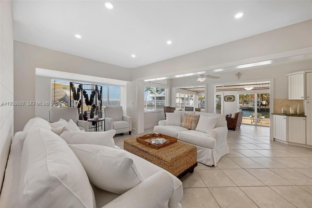 На продажу: $1,350,000 (3 спален, 2 ванн, 1841 Квадратных фут)