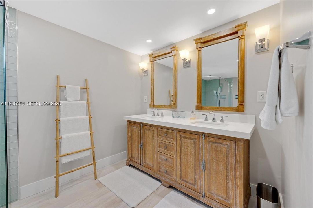 На продажу: $1,350,000 (3 спален, 2 ванн, 1841 Квадратных фут)