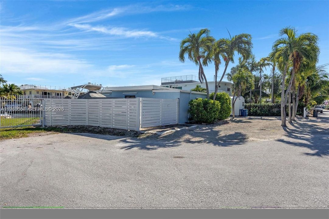 На продажу: $1,350,000 (3 спален, 2 ванн, 1841 Квадратных фут)