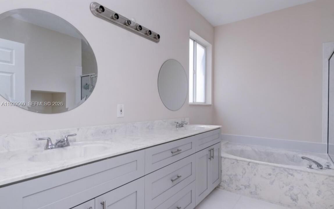 En Renta: $3,800 (4 camas, 2 baños, 2300 Pies cuadrados)